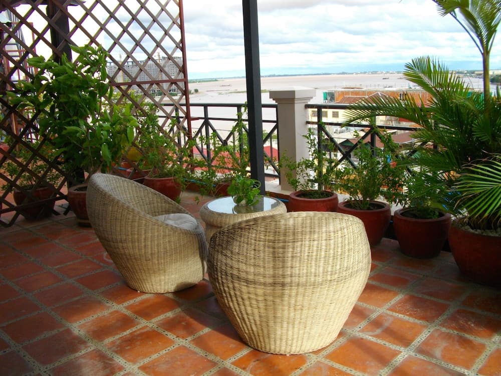 Lux Riverside Hotel & Apartment