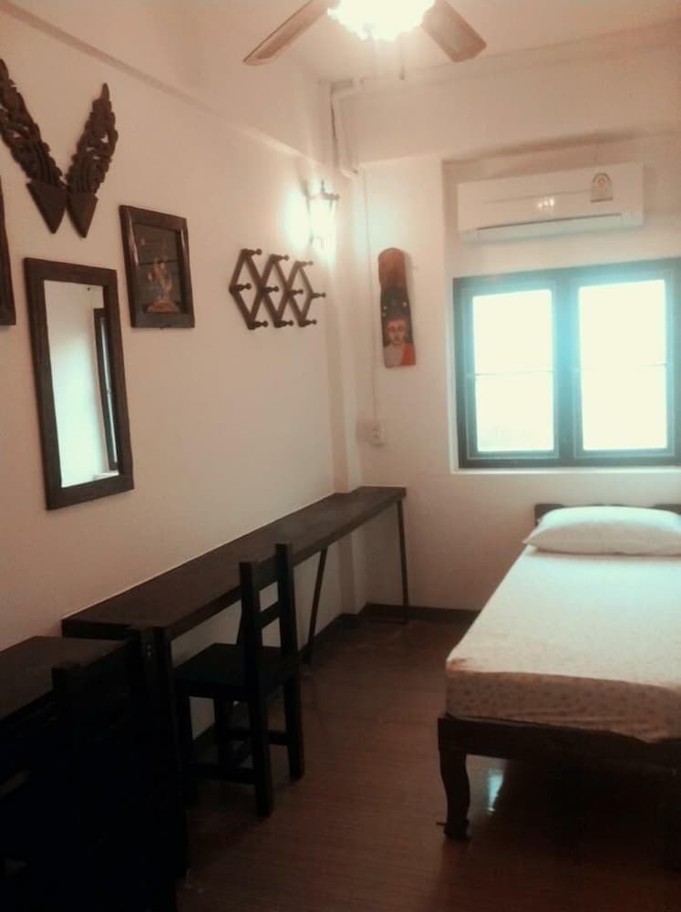 DMK Hostel Donmueang Airport