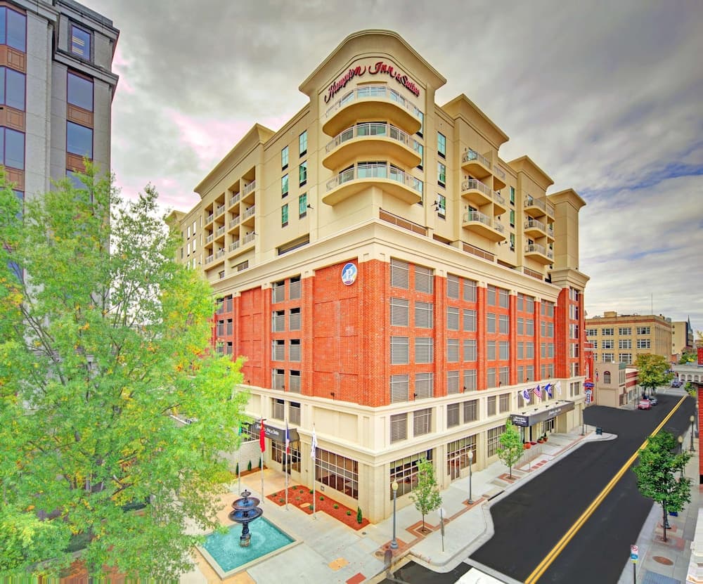 Hampton Inn & Suites Roanoke-Downtown
