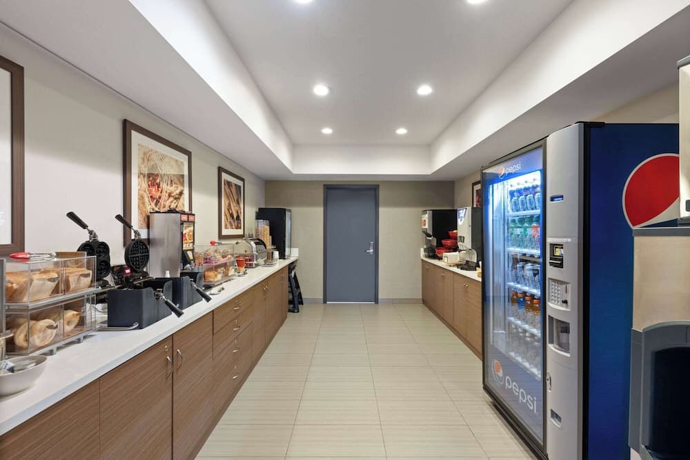 Microtel Inn & Suites by Wyndham Kirkland Lake