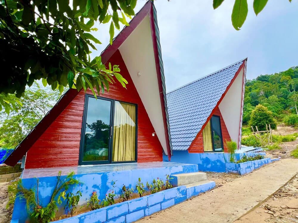 SELA Bungalow and Italian Restaurant