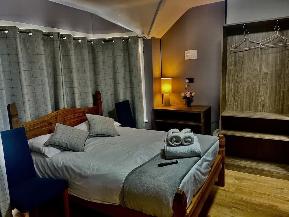 Hollybush Guest House