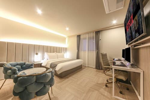 Denbasta Premium Hotel Bumil