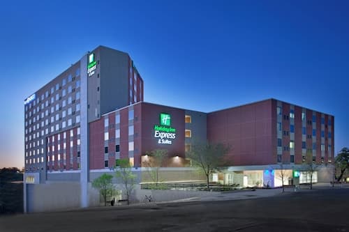 Holiday Inn Express & Suites Austin Downtown - University by IHG
