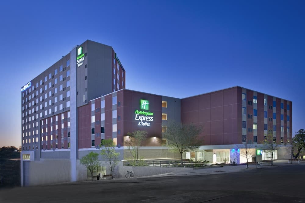 Holiday Inn Express & Suites Austin Downtown - University by IHG