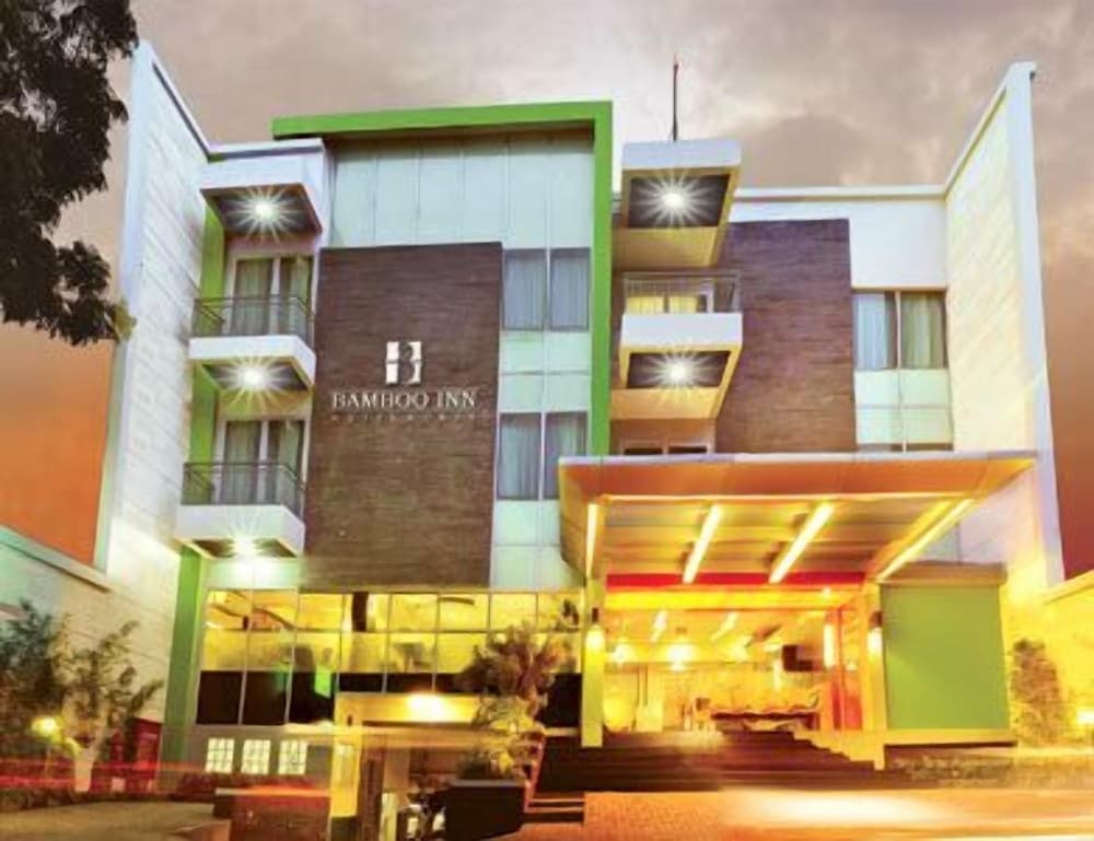 Bamboo Inn Hotel & Cafe