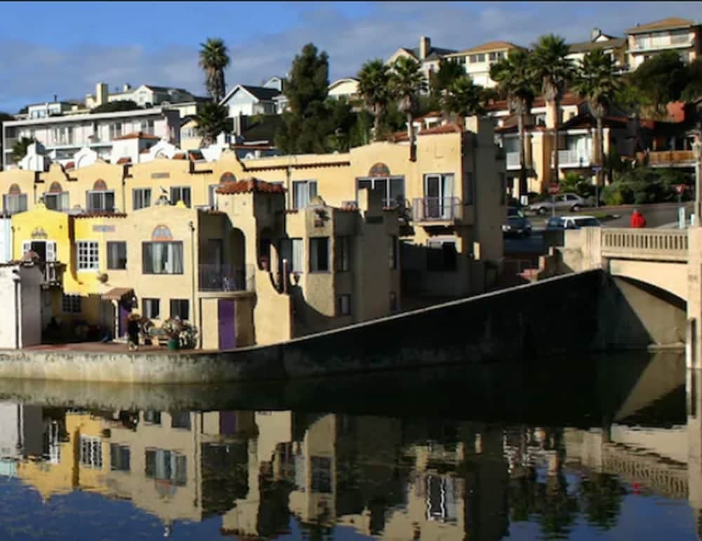 Capitola Venetian Hotel