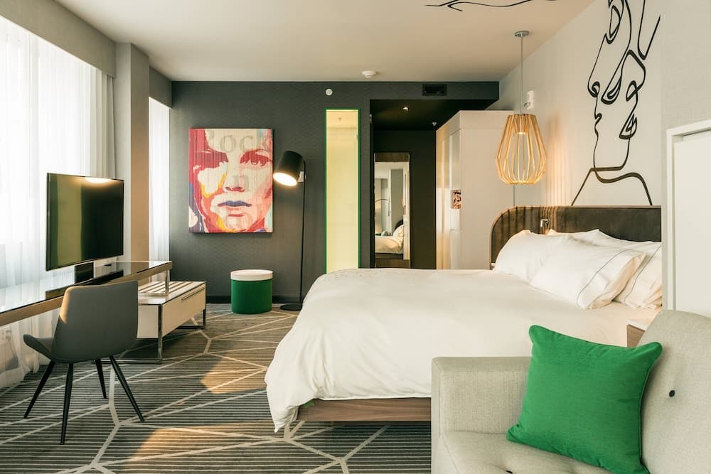 Renaissance Montreal Downtown Hotel