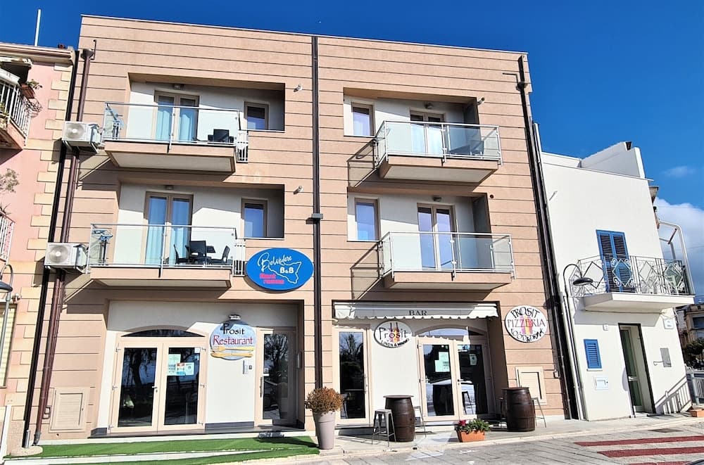 Konaklama yerinin ön cephesi