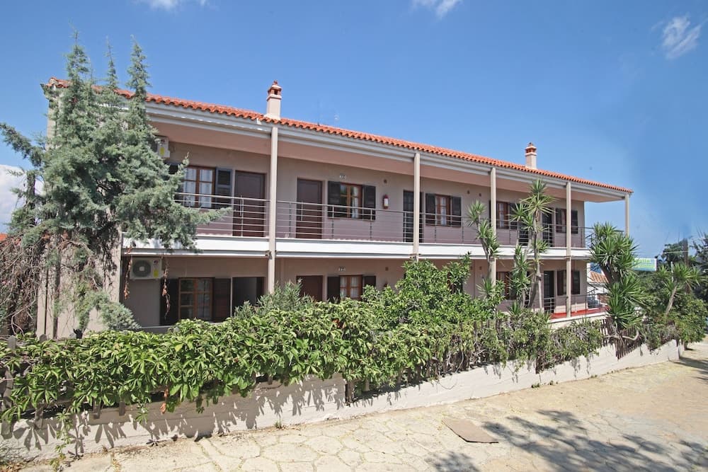 Apollo Apartments & Studios