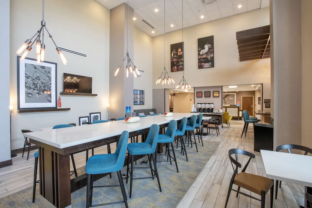 Hampton Inn & Suites Cincinnati / Kenwood