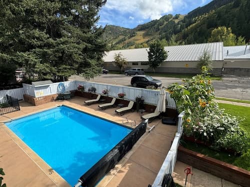 Shadow Mountain Lodge