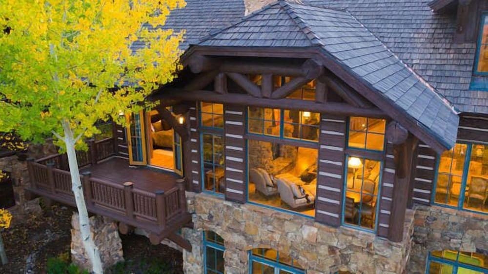 Snowberry by Elevation Accommodations