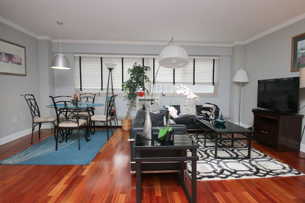 Renaissance Properties - 21 & Chestnut
