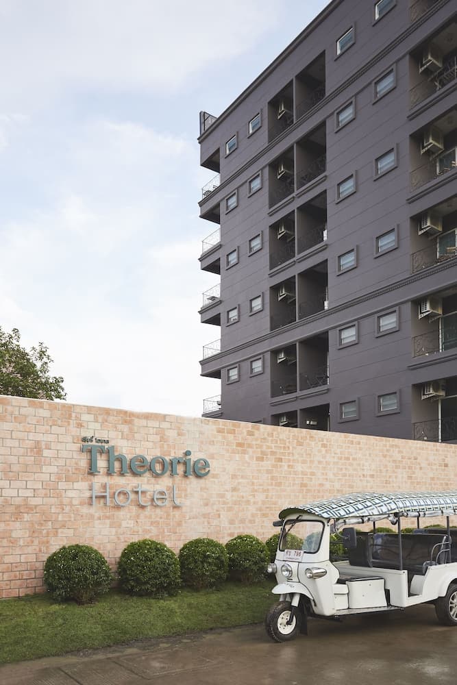 Theorie Hotel Sukhumvit 107 by SLH