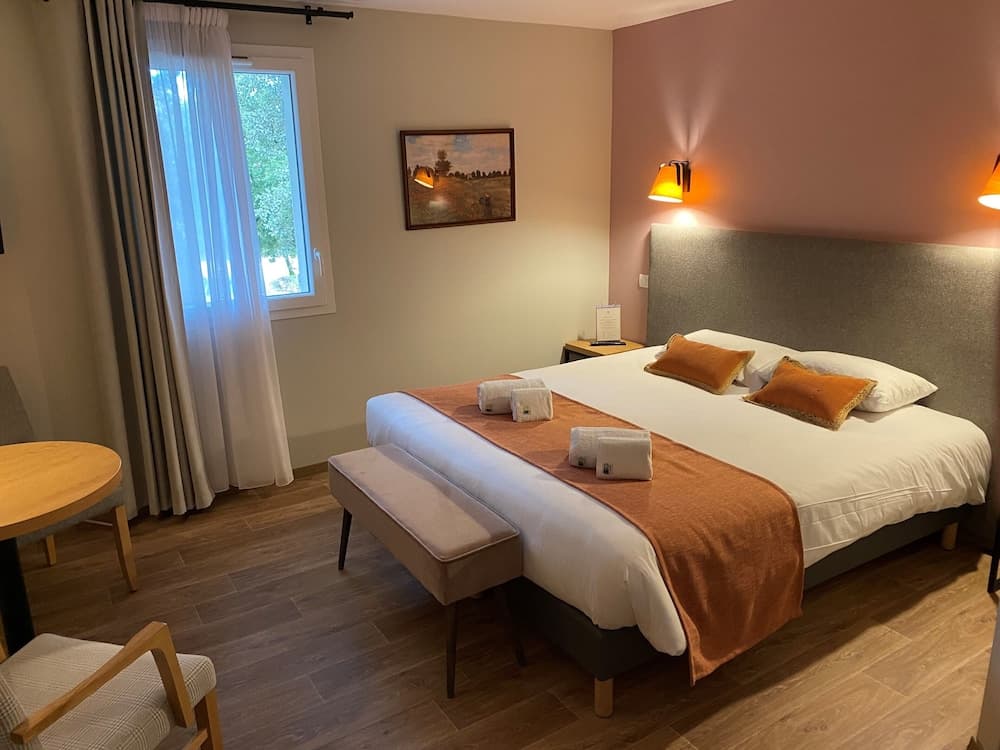 Logis La Bastide De Grignan Hotel & Restaurant "La Chênaie"