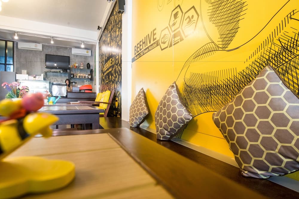 Beehive Phuket Old Town - Hostel