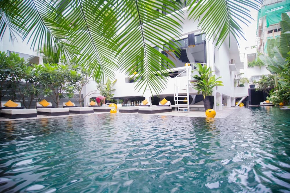 Arthur&Paul - Caters to Men