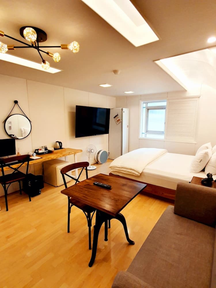 Uneed Hotel