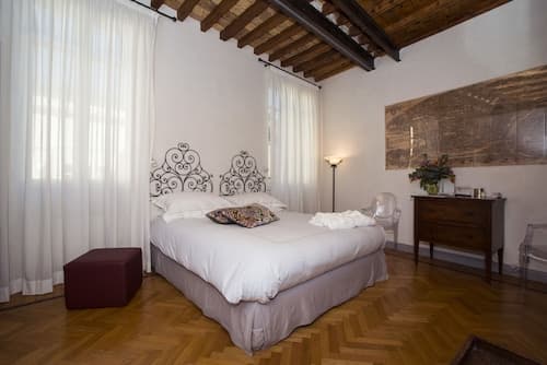 Rome Frattina 27