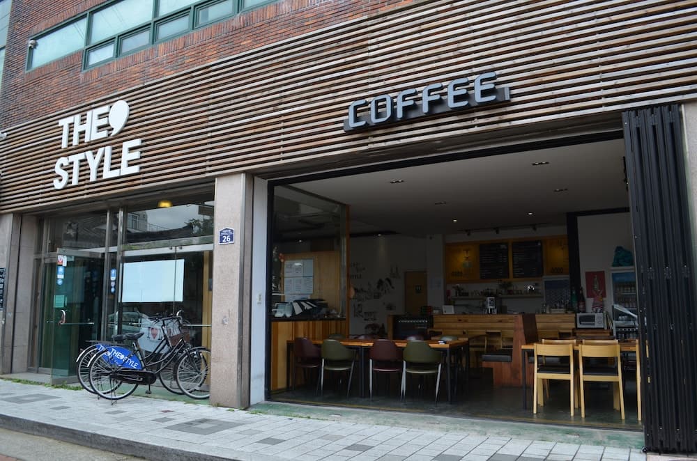 The Style Capsule Guesthouse - Hostel