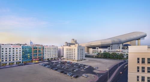 Hilton Garden Inn Dubai, Mall Avenue