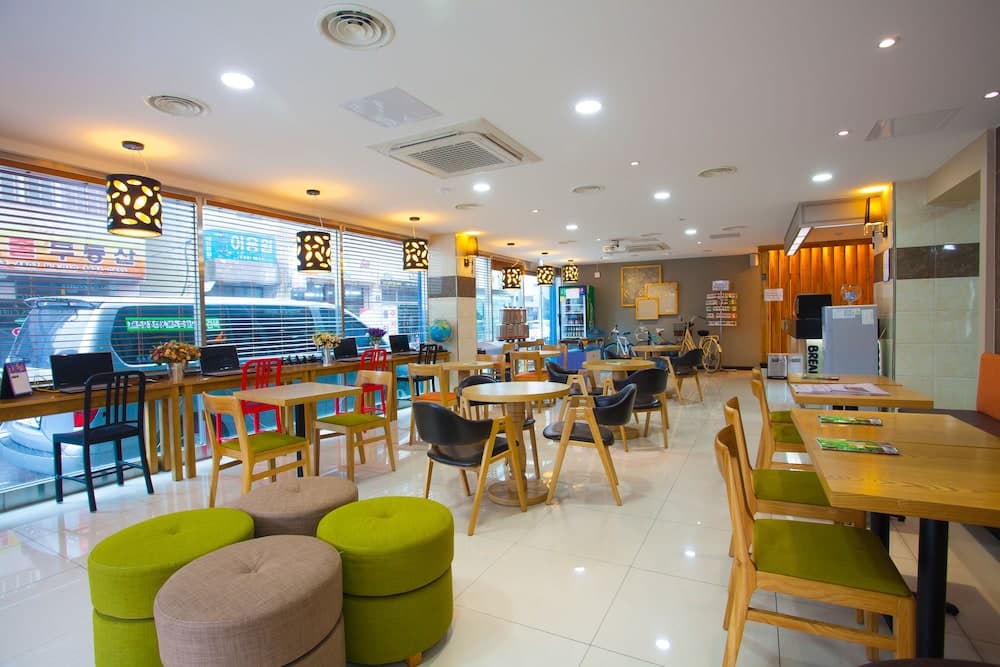 Jeju R Hotel & Guest House - Hostel