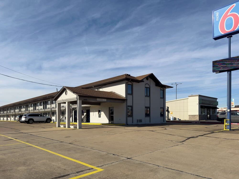 Motel 6 Dyersburg, TN