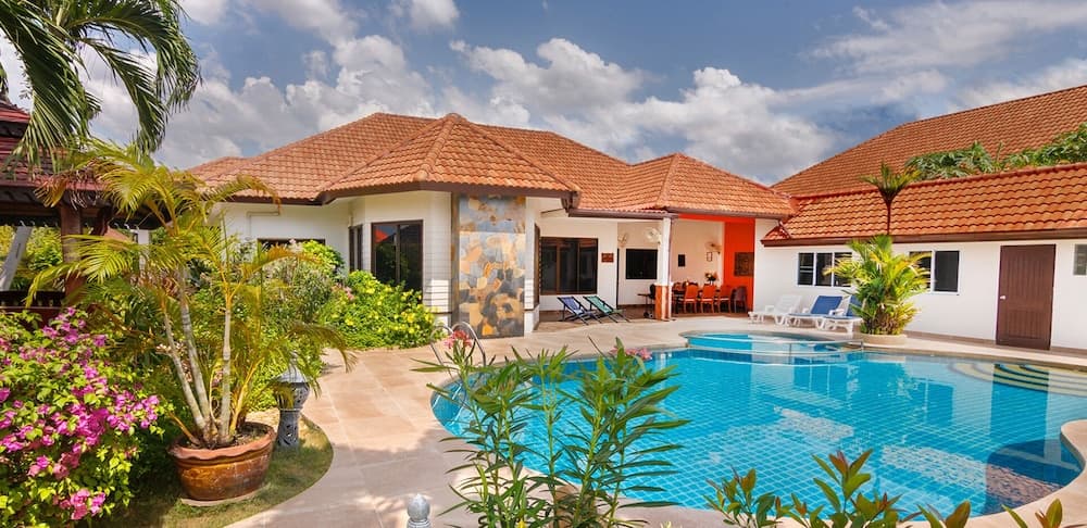 Pattaya Hill, Near the City and Beach