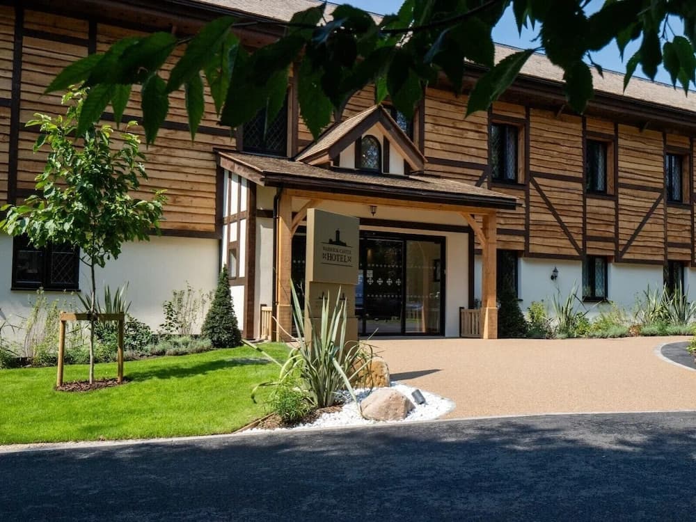 Warwick Castle Hotel and Knight's Village