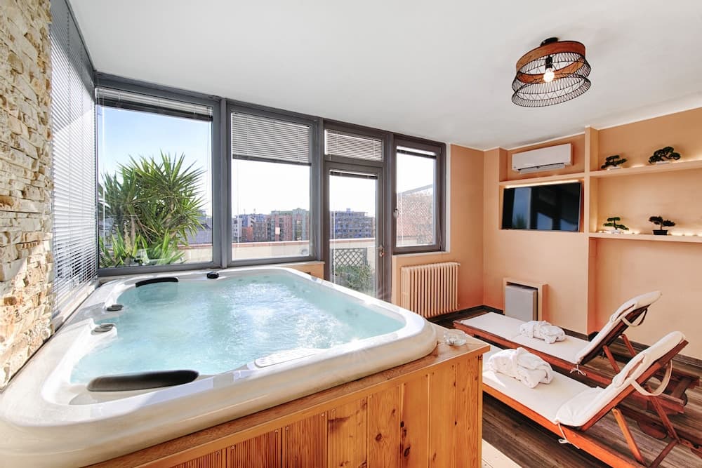 Penthouse Station Luxury Suites & Apts