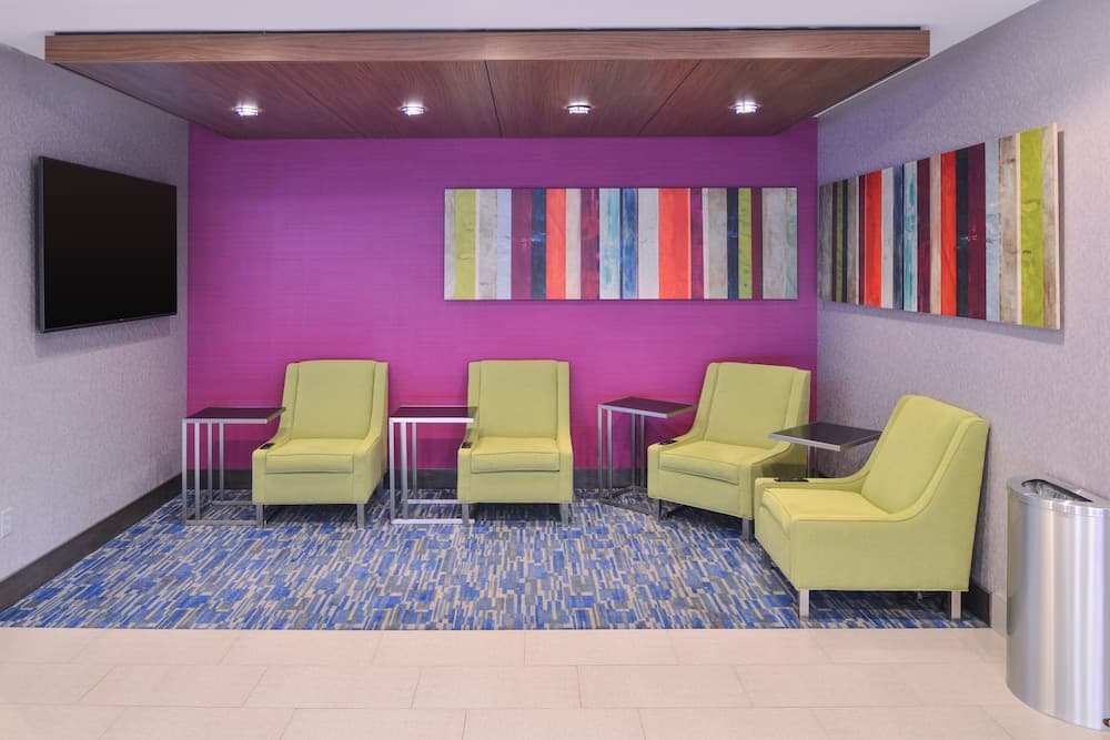 Holiday Inn Express & Suites Bryant - Benton Area by IHG