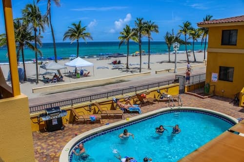 Hollywood Sands Resort
