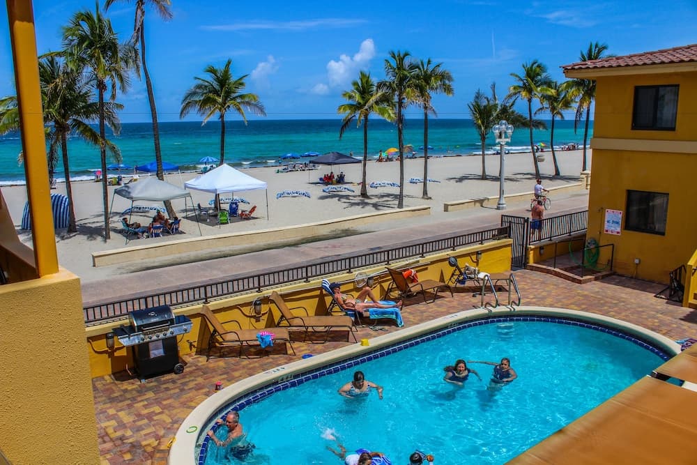 Hollywood Sands Resort