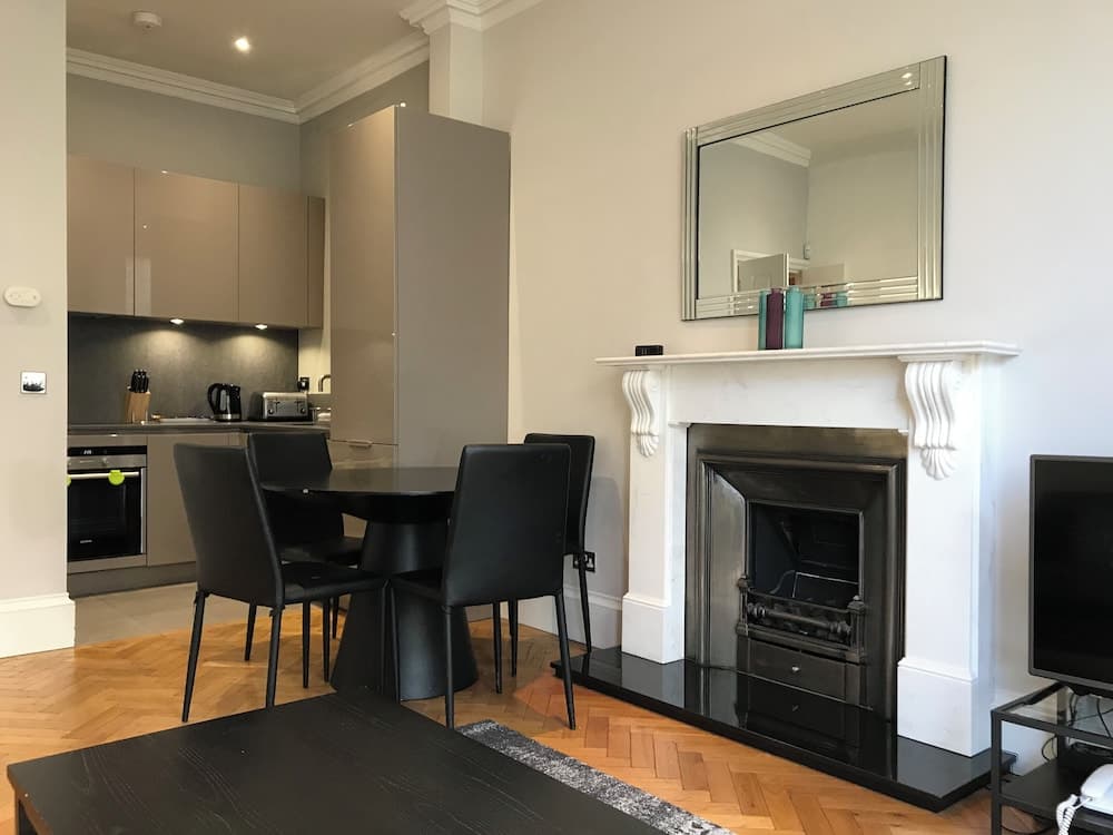 Earl's Court Ongar Road Apartments by Viridian Apartments