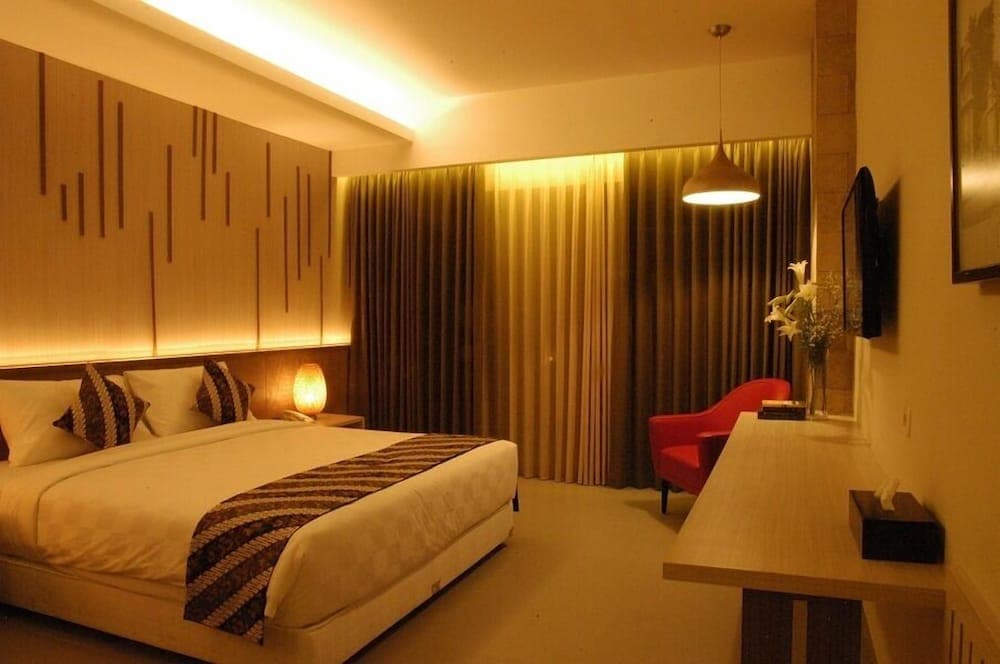 Grand Laguna Hotel & Villa