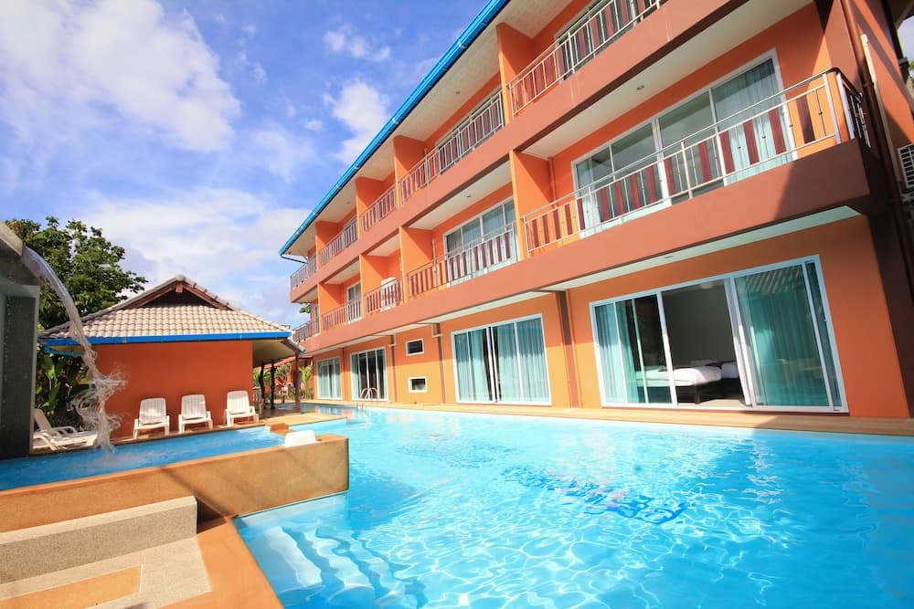 Lanta Fevrier Resort