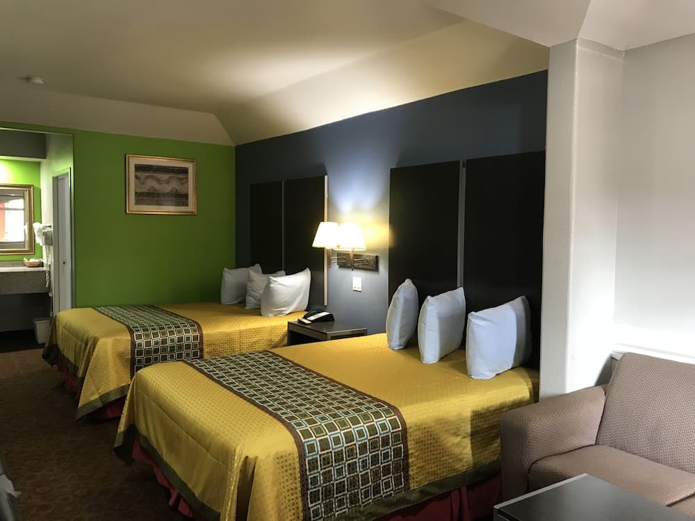 Camelot Inn & Suites Veterans Memorial NW Houston