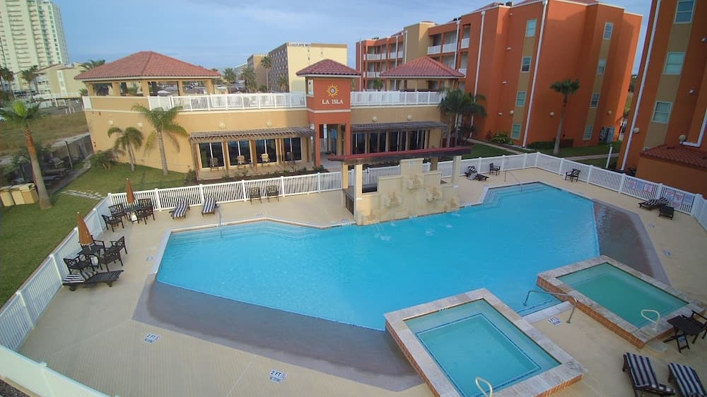 La Isla Condominiums by Cheap Getaway