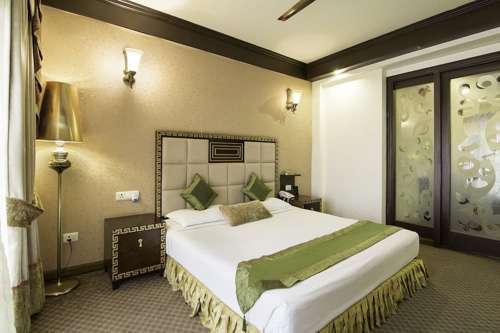 Treebo Royce, New Friends Colony