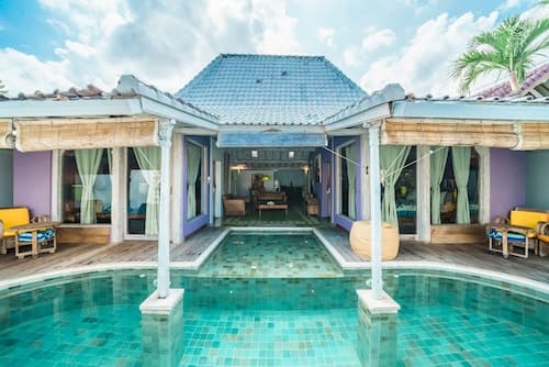 Villa West