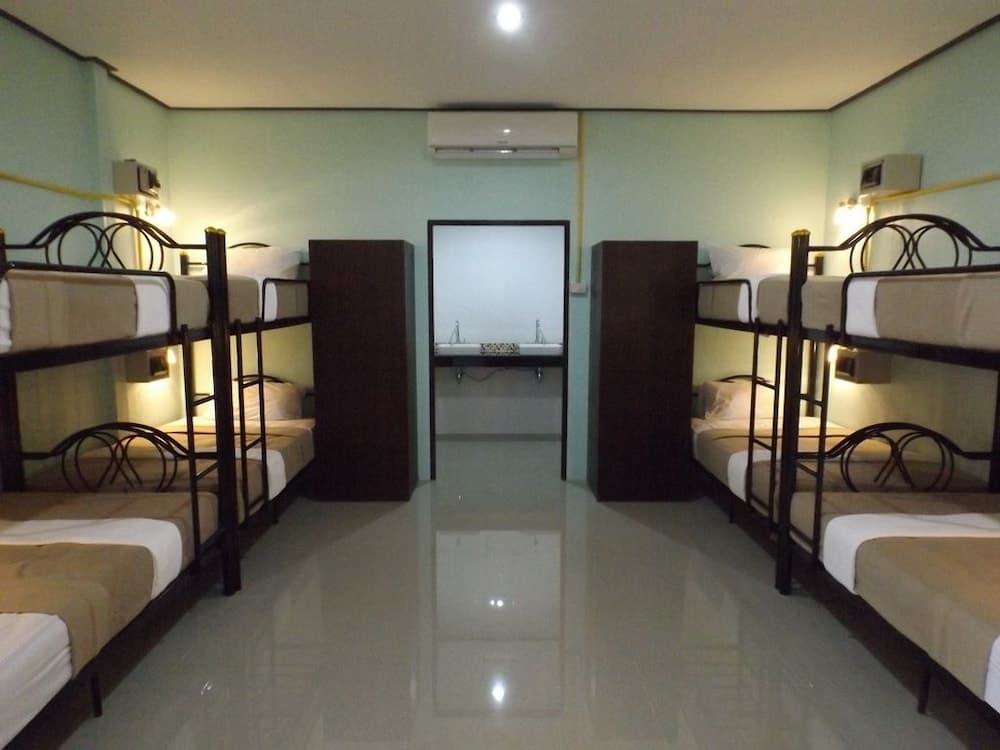 Lanta Long Beach Hostel