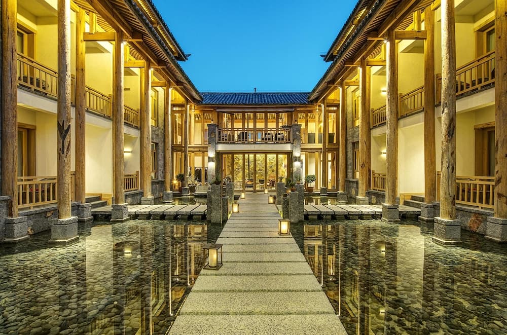 Arro Khampa by Zinc Journey Lijiang
