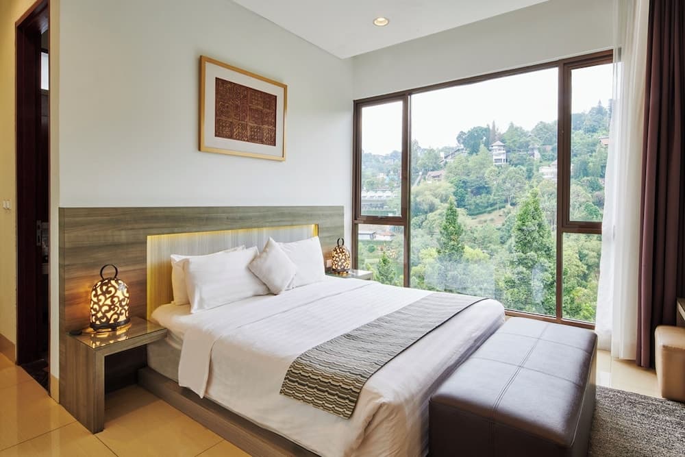 Chamomile Hill View 6BR Villa with a Private Pool