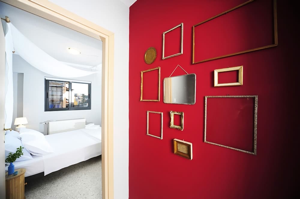 Live in Athens, Psyrri Central Apartments