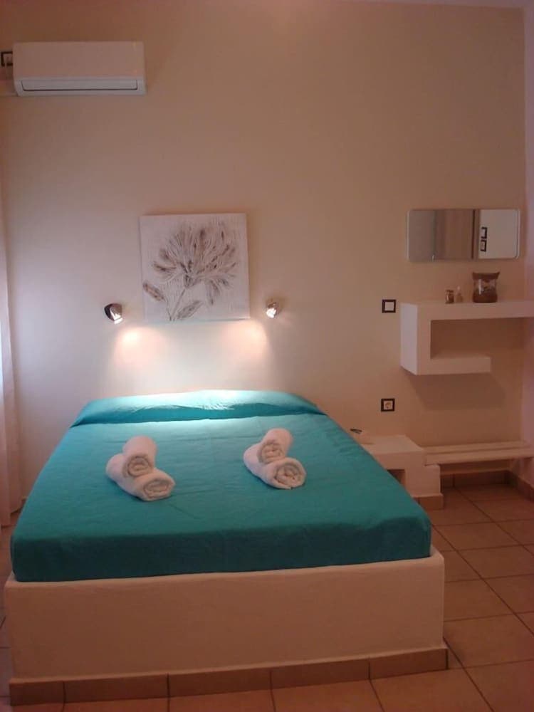 Smaragdi Rooms