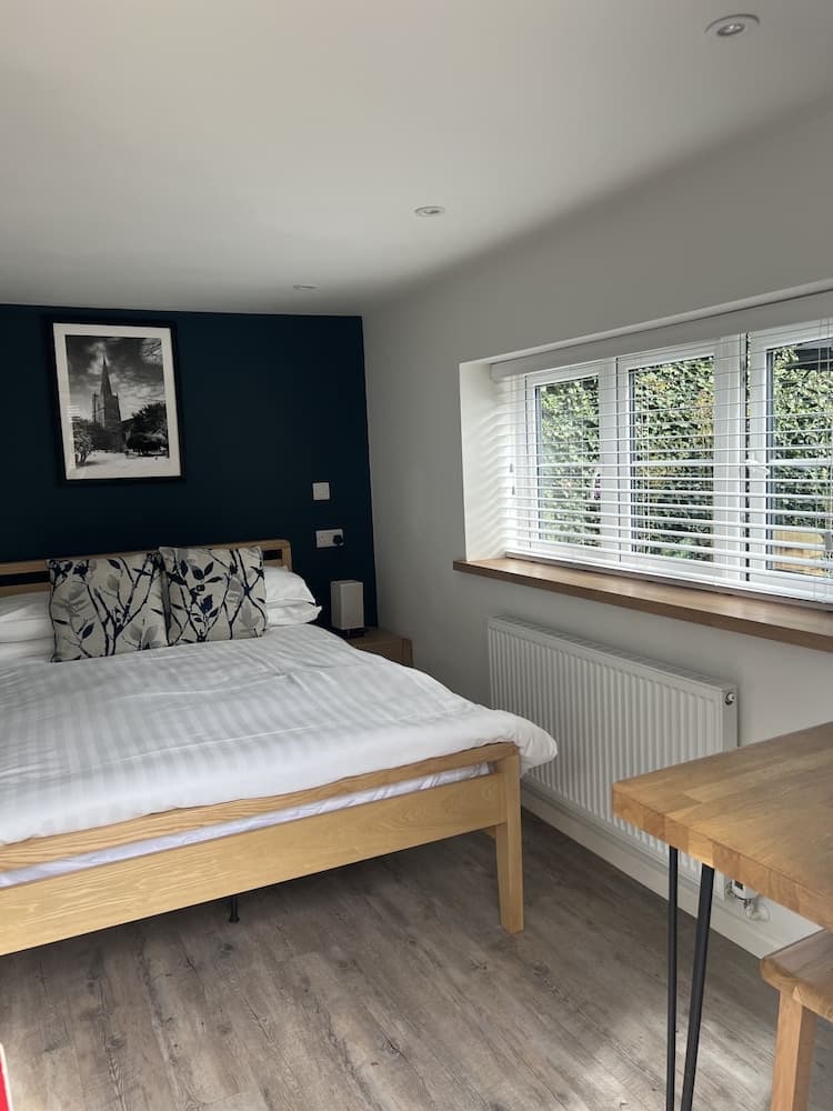 Priory Tearooms Burford With Rooms