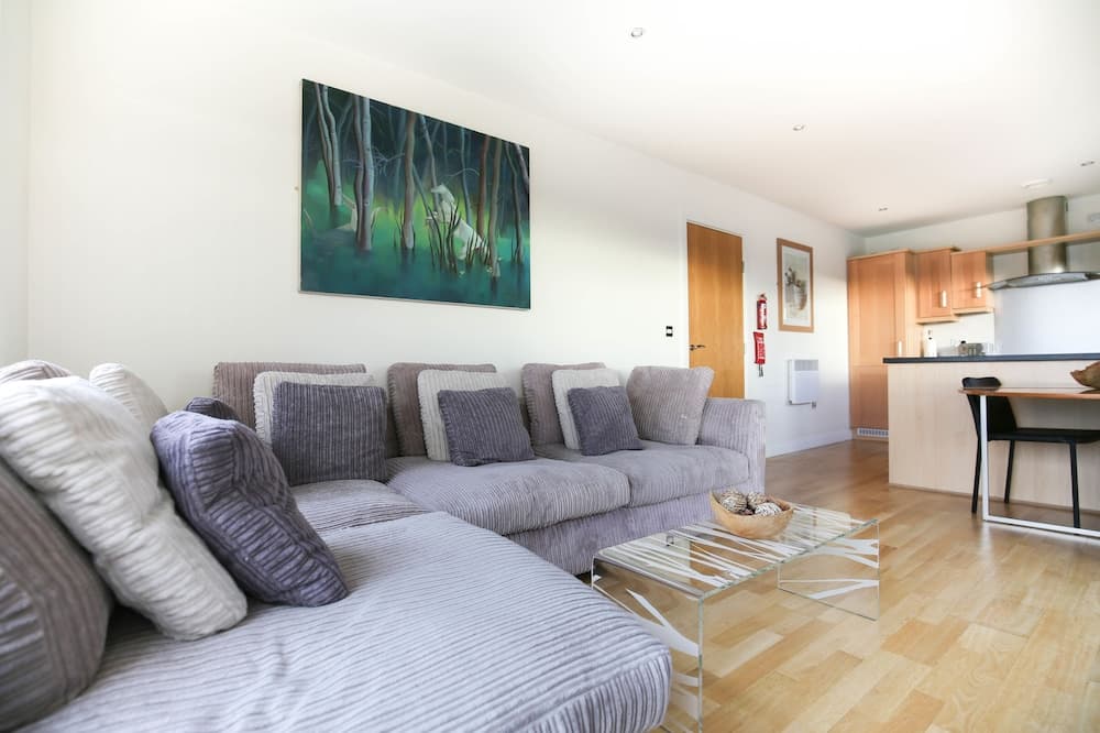 Fenwick Chambers - By Week2Week