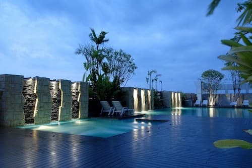 Sunee Grand Hotel