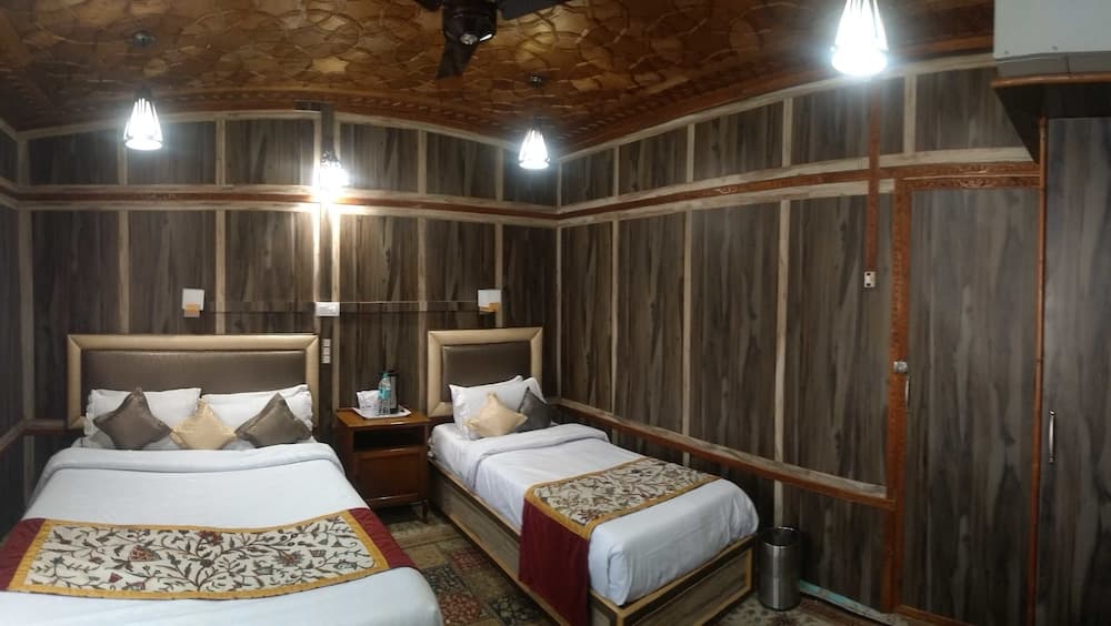 Zaffer Group of Houseboats